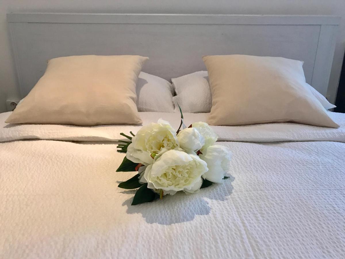 Studio Apartment With A View Of Ban Jelacic Square Zagabria Esterno foto
