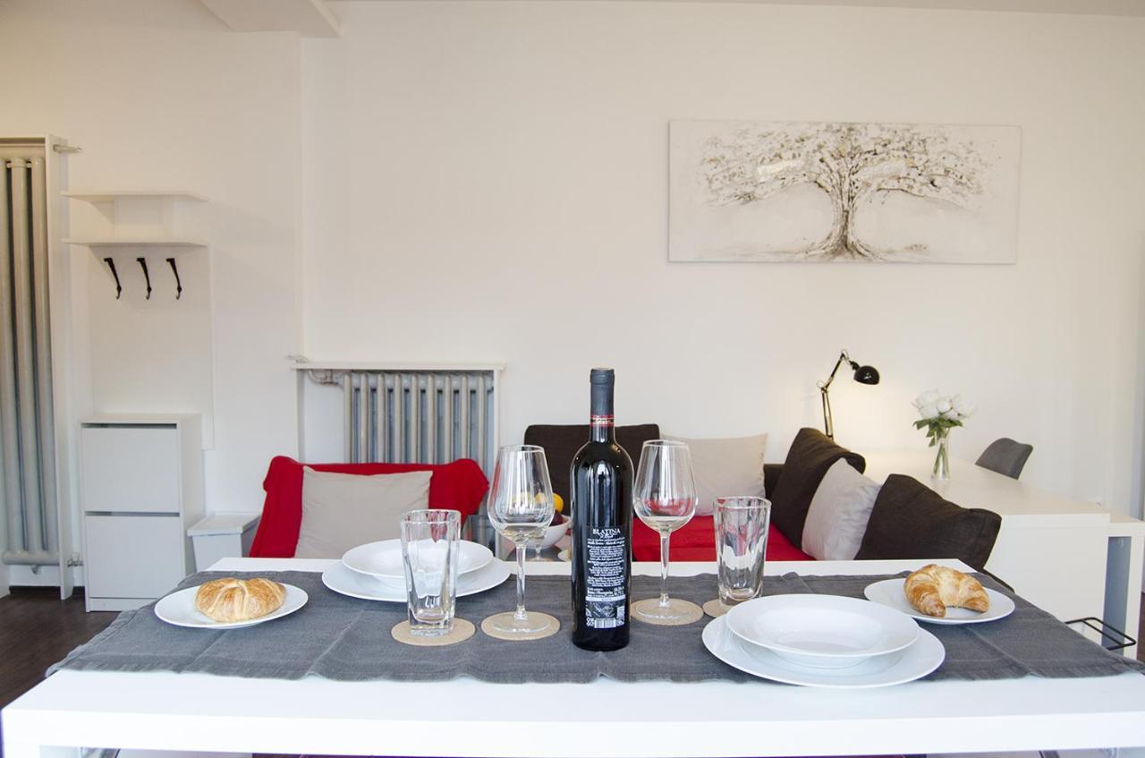 Studio Apartment With A View Of Ban Jelacic Square Zagabria Esterno foto