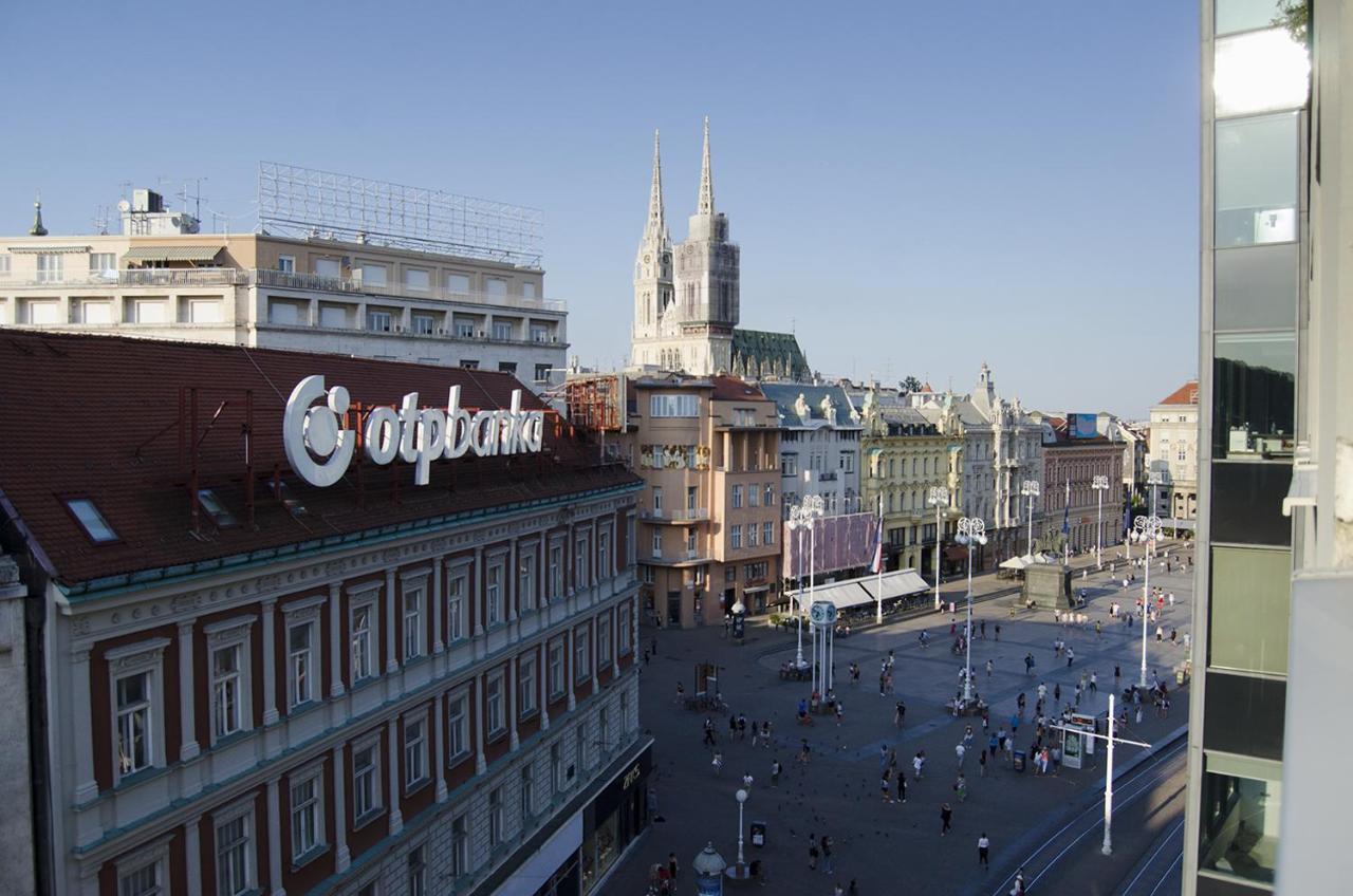 Studio Apartment With A View Of Ban Jelacic Square Zagabria Esterno foto