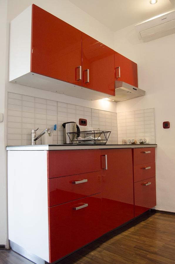 Studio Apartment With A View Of Ban Jelacic Square Zagabria Esterno foto