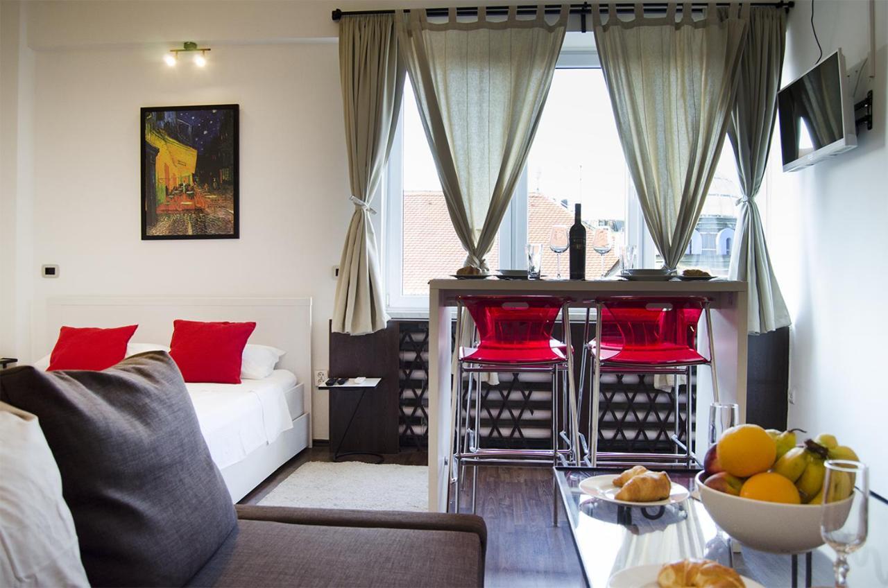 Studio Apartment With A View Of Ban Jelacic Square Zagabria Esterno foto