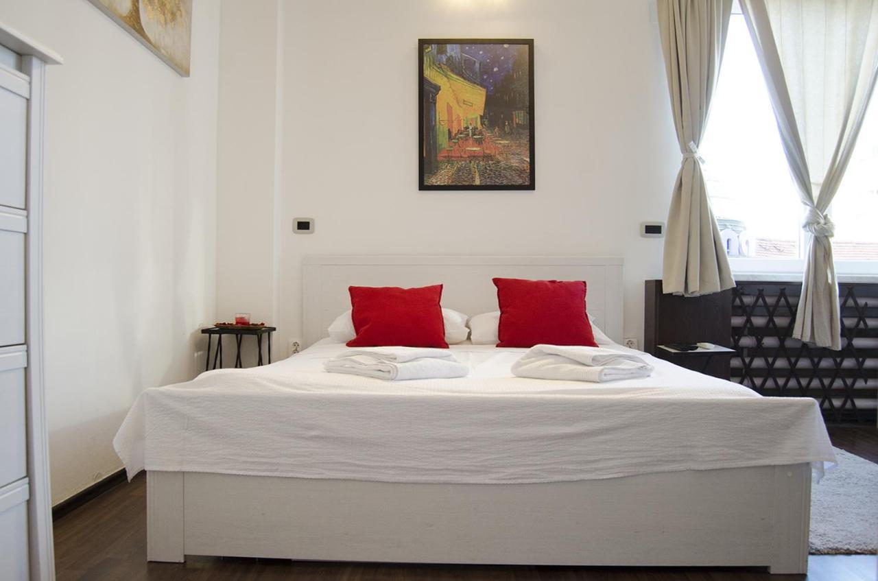 Studio Apartment With A View Of Ban Jelacic Square Zagabria Esterno foto