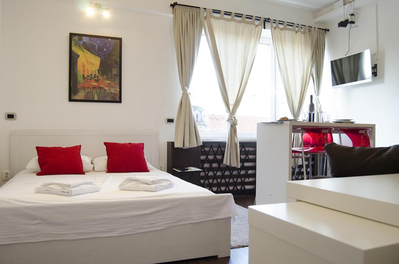 Studio Apartment With A View Of Ban Jelacic Square Zagabria Esterno foto